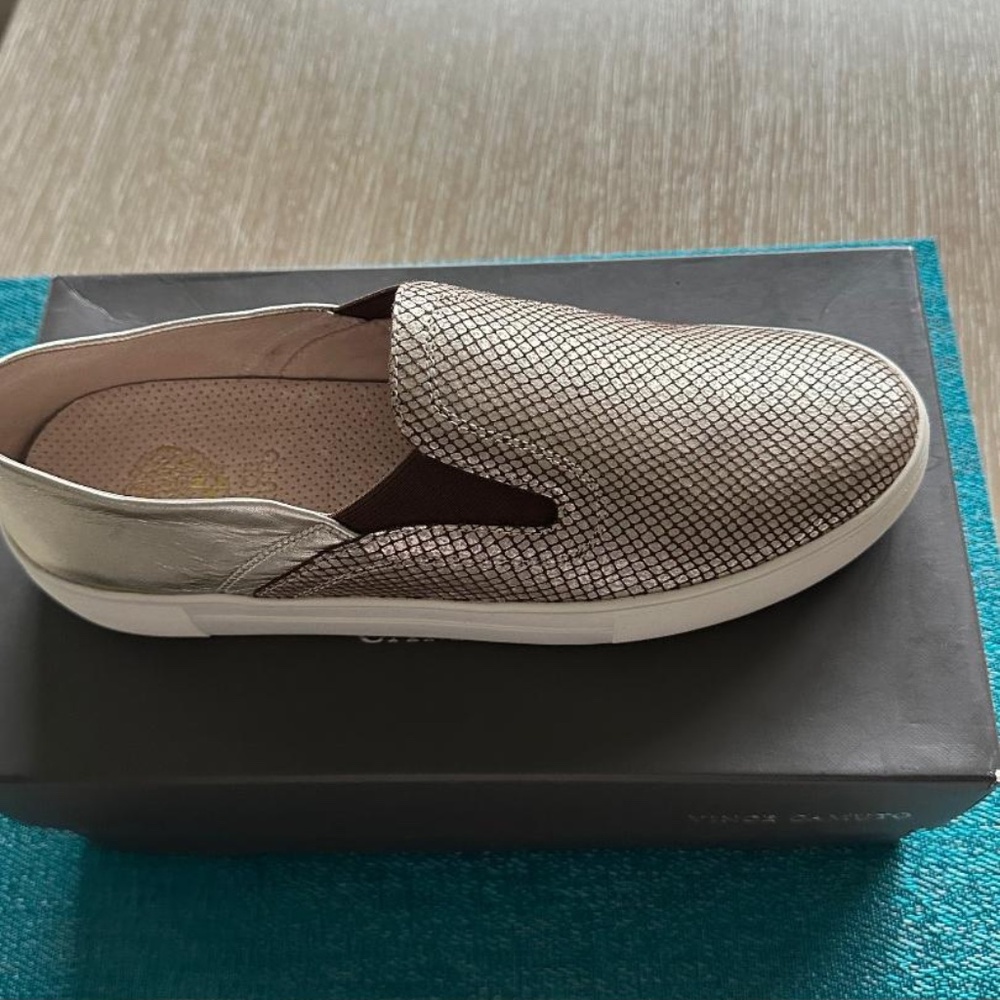 Brand New Vince Camuto Light Gold Metal Viper/Met Nap Slip Ins Size 10M - 40